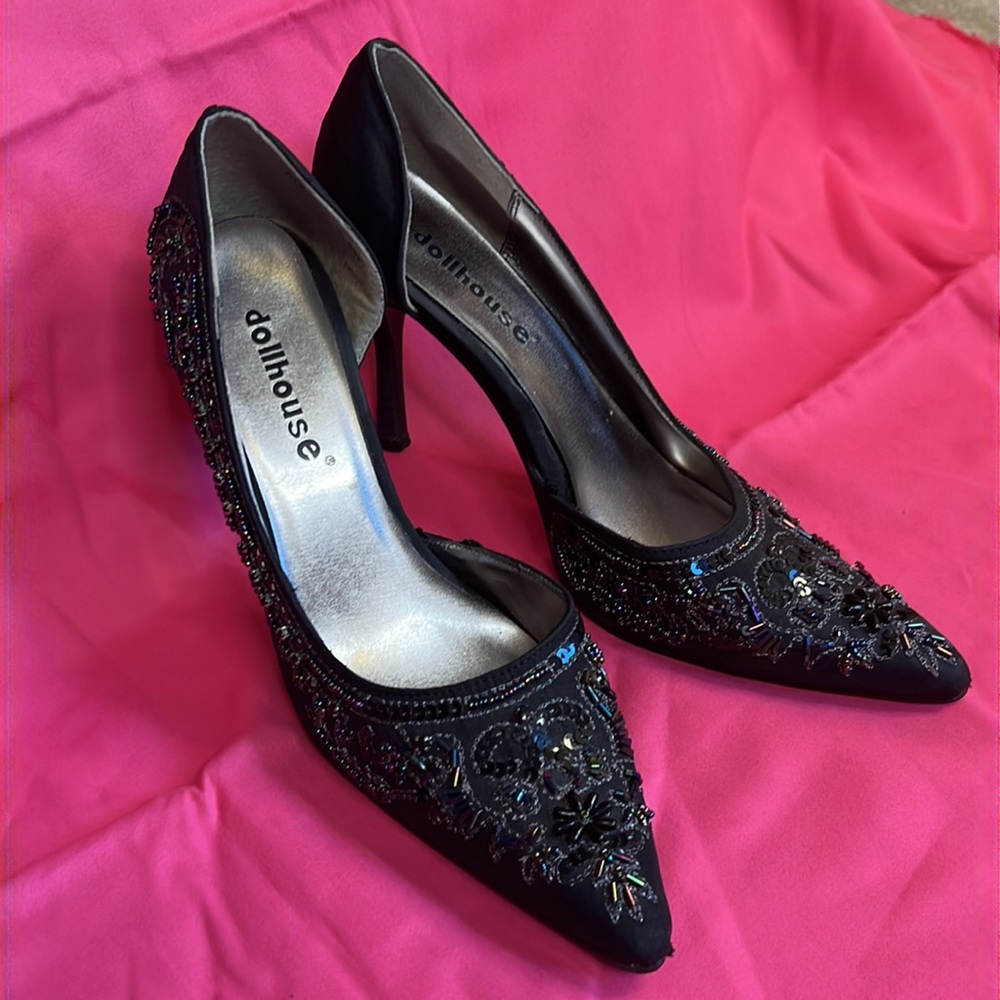 Dollhouse sequin embroidered pumps. Size 7 Black. Heel hight 4 inches.